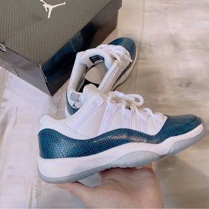 Air Jordan 11 retro low le blue snakeskin